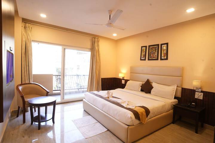 Room 6 of 18
