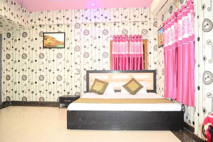 Room 7 of 16