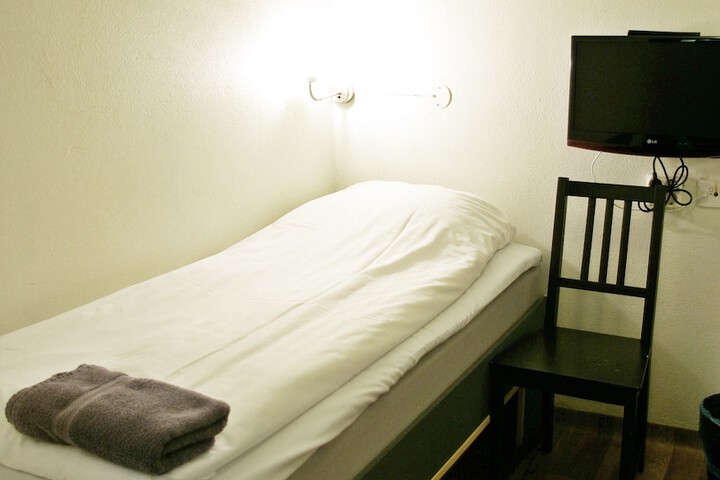 Room 6 of 49