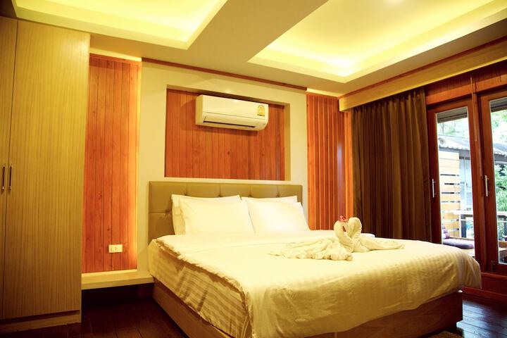 Room 35 of 61
