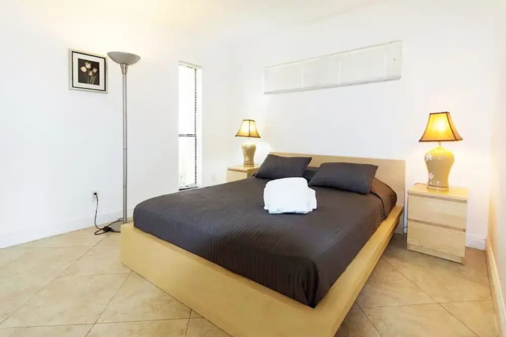 Room 4 of 17