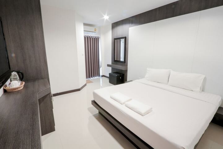 Room 16 of 40
