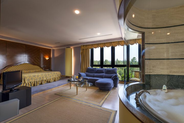 Room 21 of 53