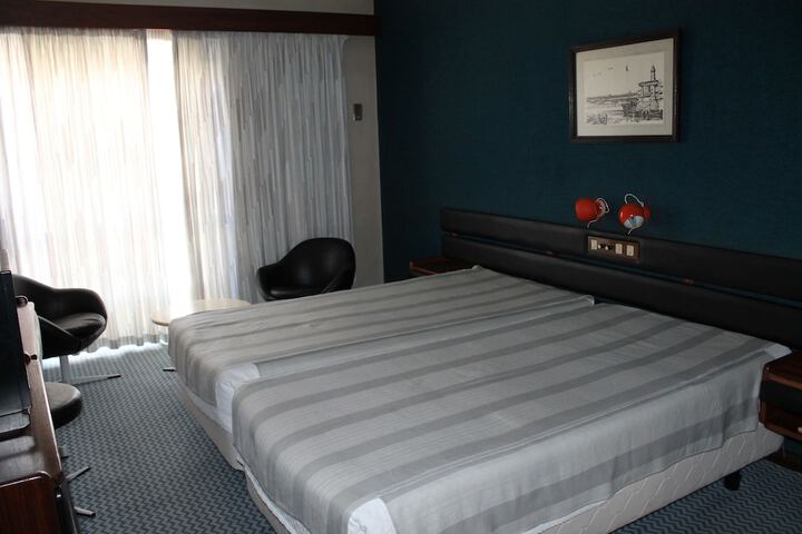 Room 4 of 31