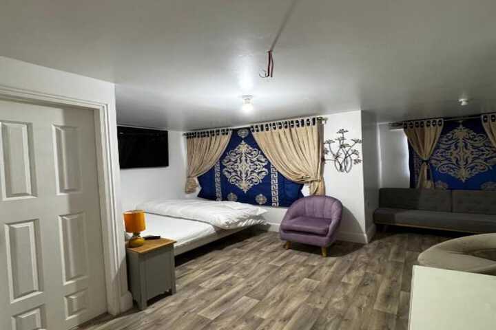 Room 12 of 23