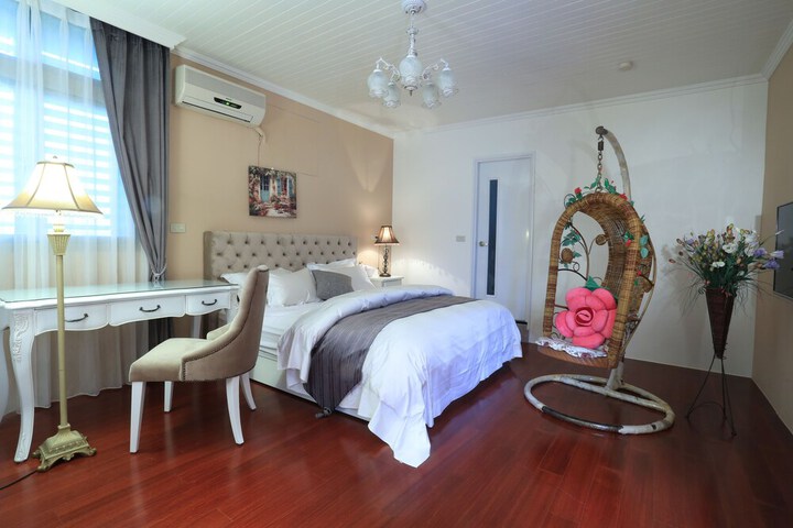 Room 5 of 24