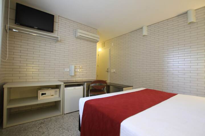 Room 10 of 37