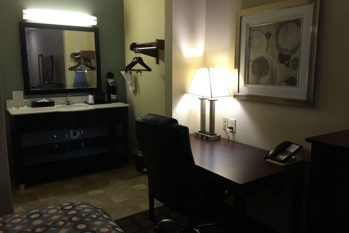 Room 4 of 40