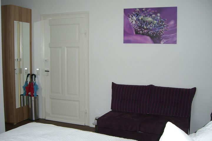 Room 6 of 32
