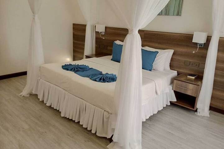 Room 12 of 32