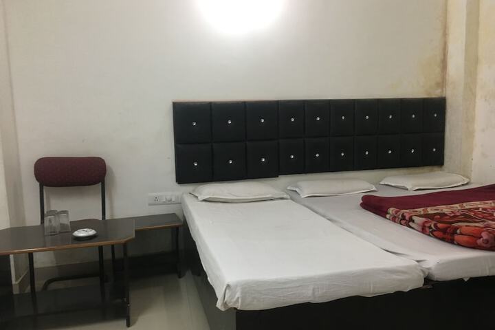 Room 12 of 27