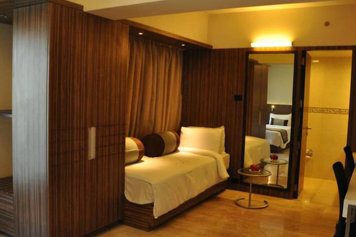Room 8 of 40