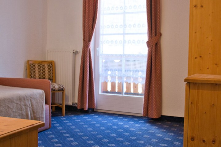 Room 16 of 40