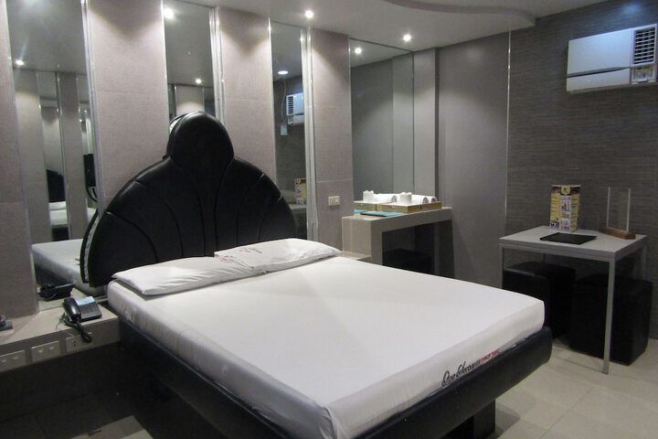 Room 3 of 15