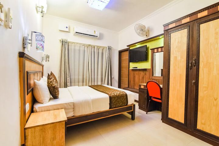Room 13 of 30