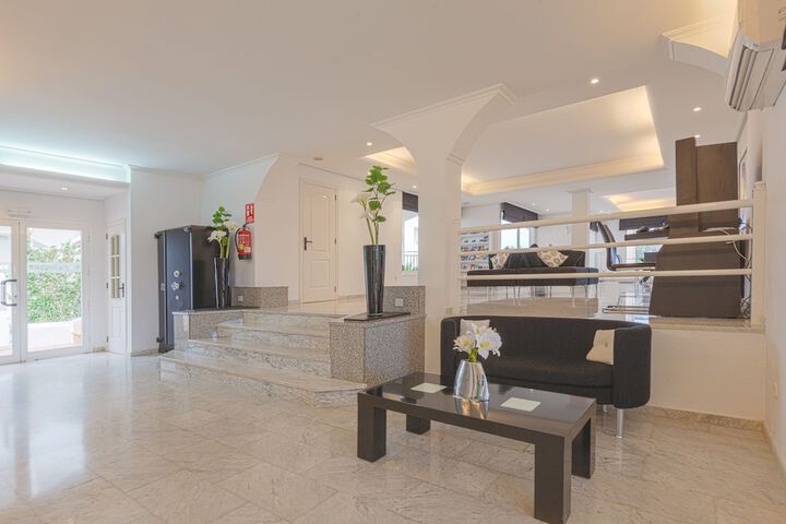 Guest Lobby