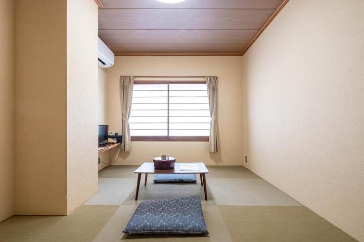 Room 28 of 74