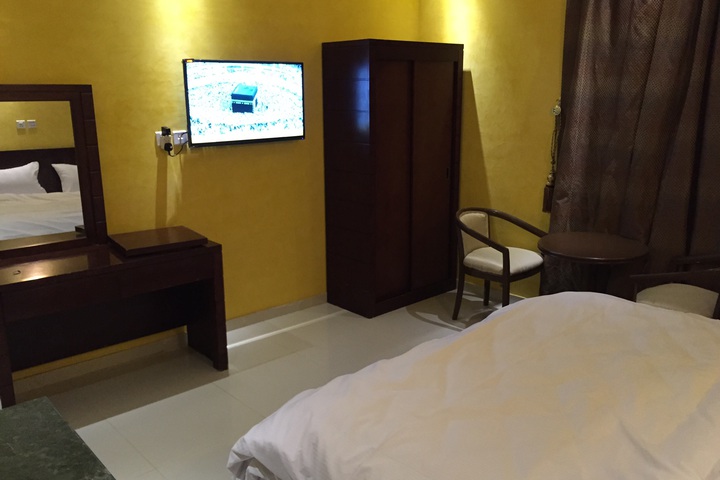 Room 3 of 5