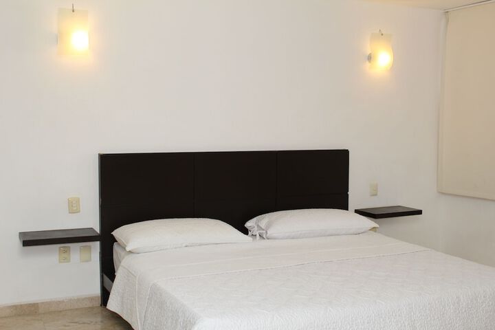 Room 3 of 33