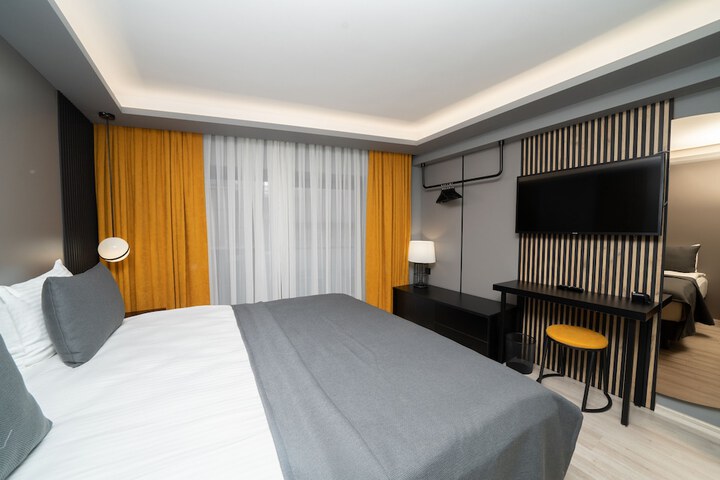 Room 15 of 38