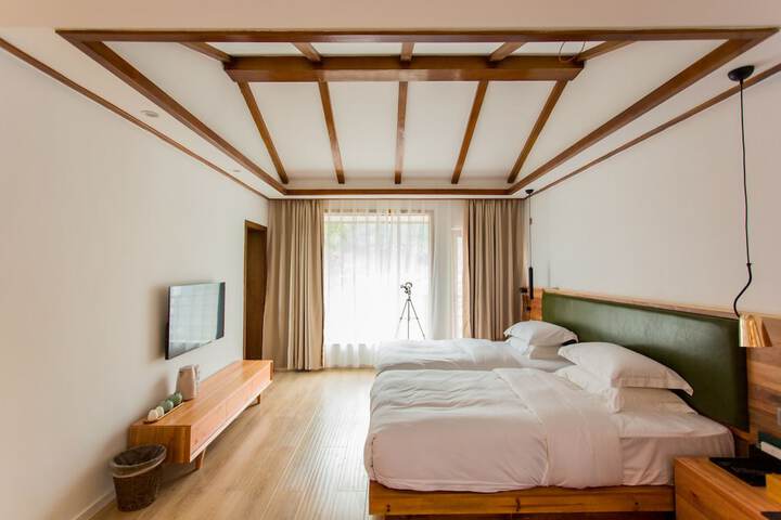 Room 5 of 68