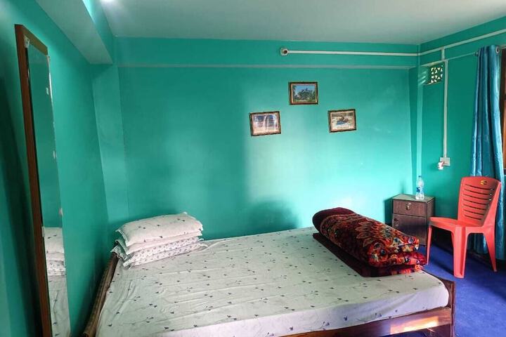 Room 6 of 17