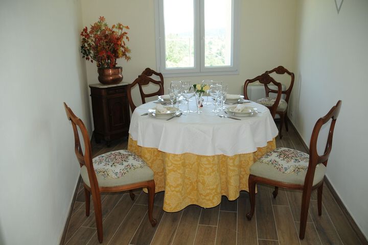 Dining 28 of 44