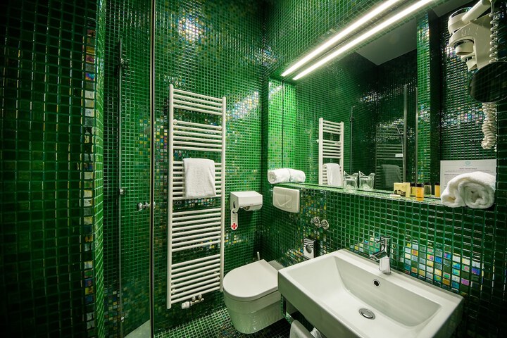 Room 25 of 68