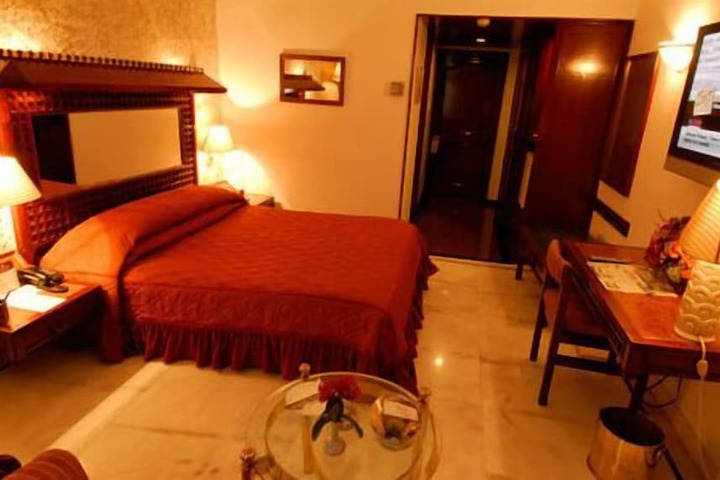 Room 9 of 28