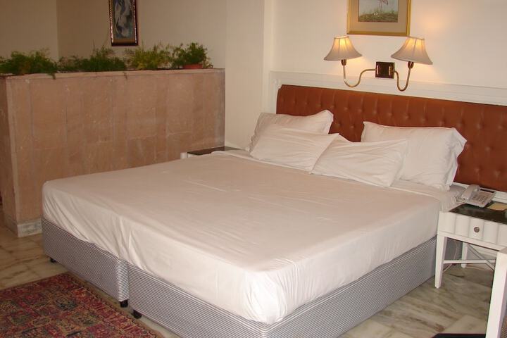 Room 10 of 40