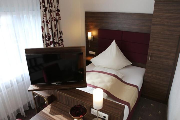 Room 17 of 65