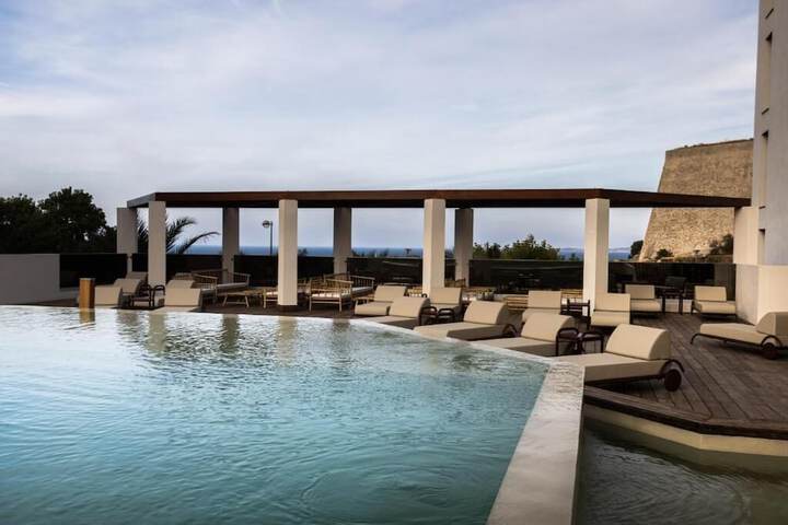 Pool 48 of 60