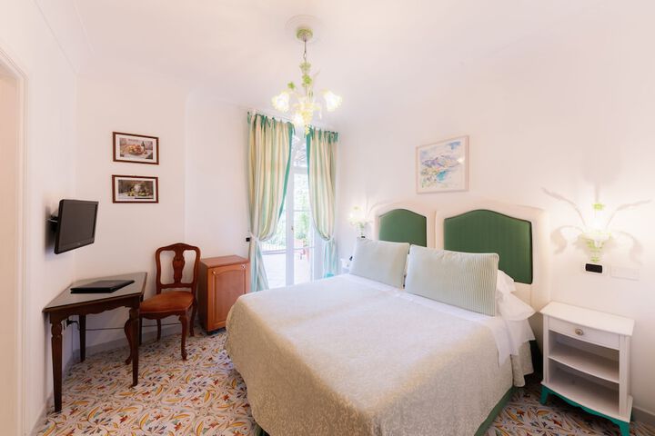 Room 3 of 87
