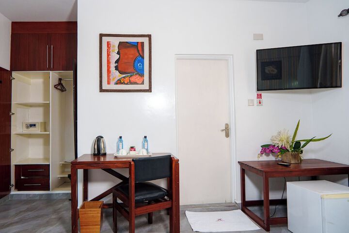 Room 22 of 36