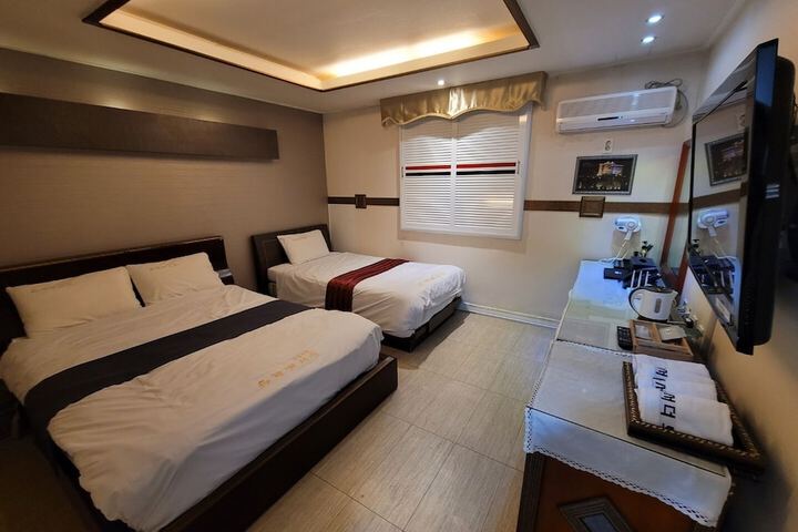 Room 35 of 54