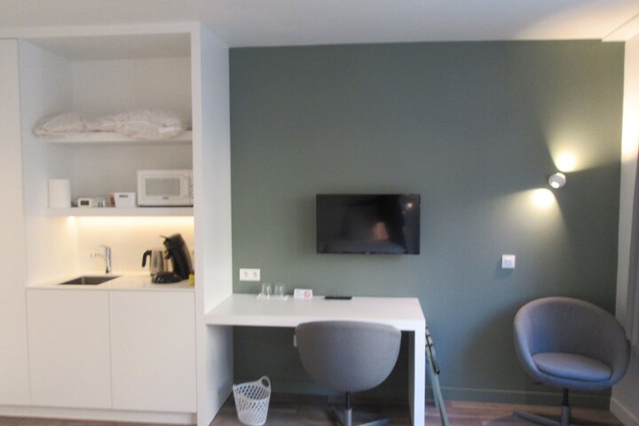 Room 10 of 18