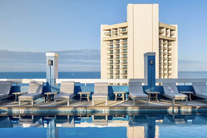 Rooftop pool