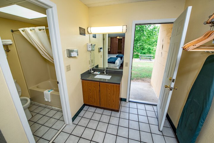 Standard 2 Queen Beds River View (2 of 9)