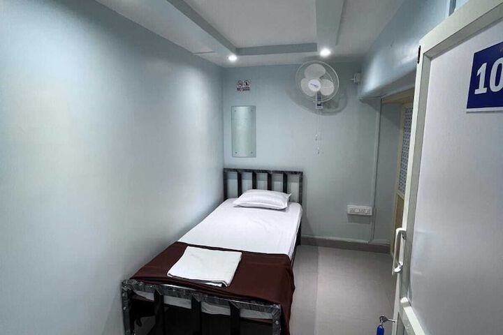 Room 2 of 31
