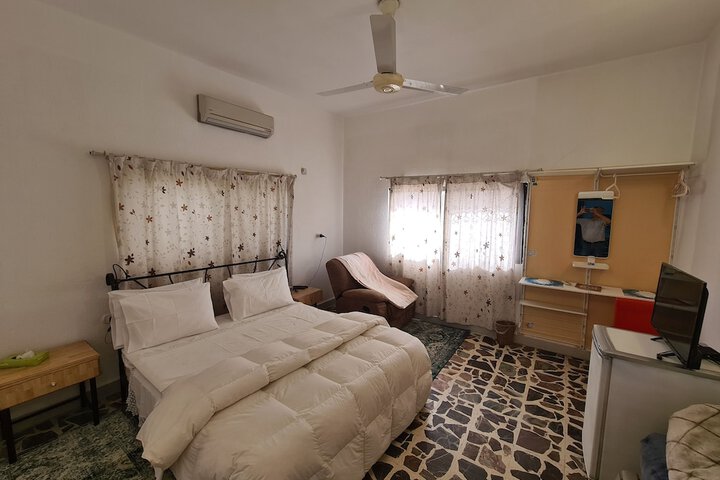 Room 16 of 50
