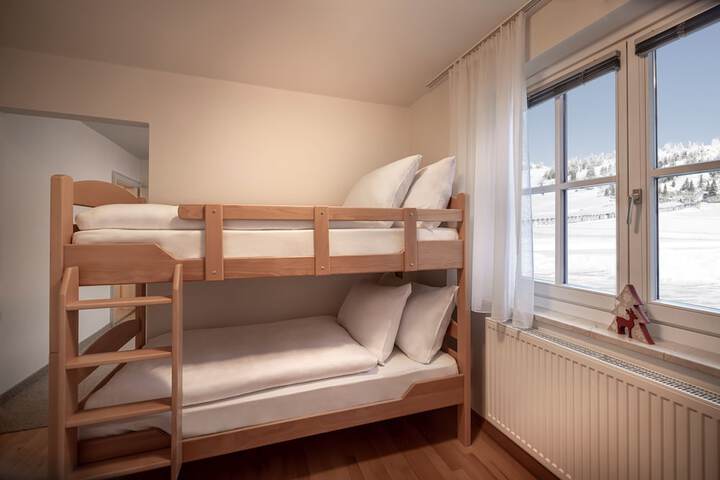 Room 25 of 72