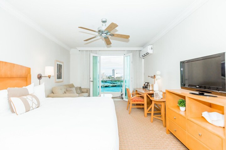 Room 4 of 12