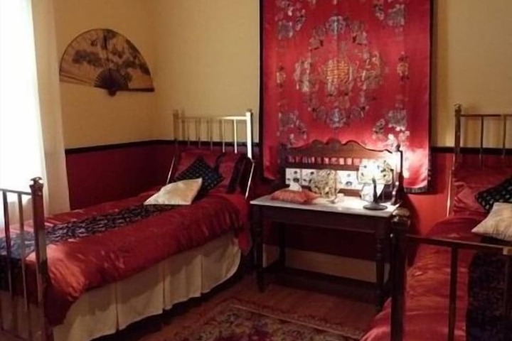 Room 9 of 27