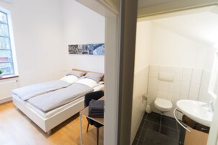 Room 2 of 27