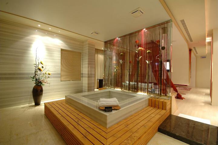 Hot Tub 45 of 49