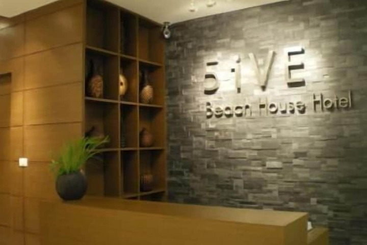 Concierge desk