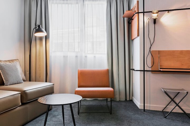 Room 43 of 79