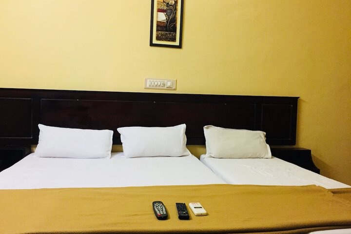 Room 11 of 18