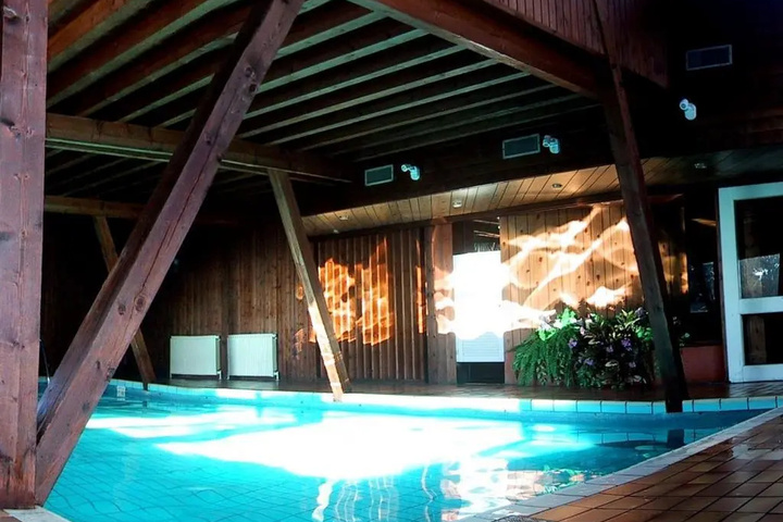 Pool 8 of 17