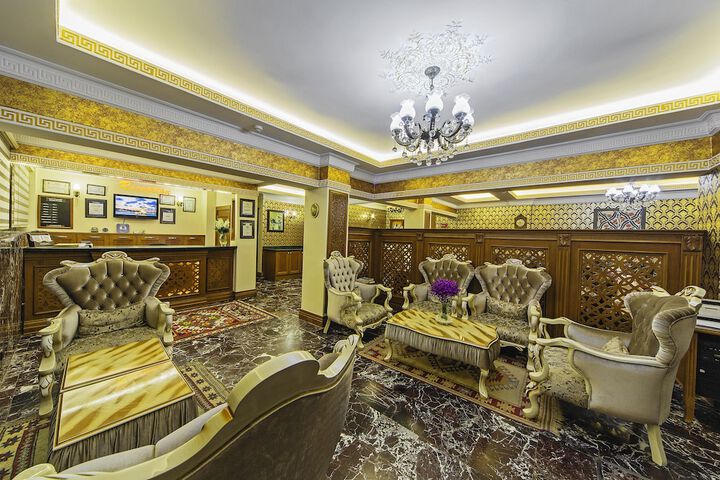Entrance & Lobby
